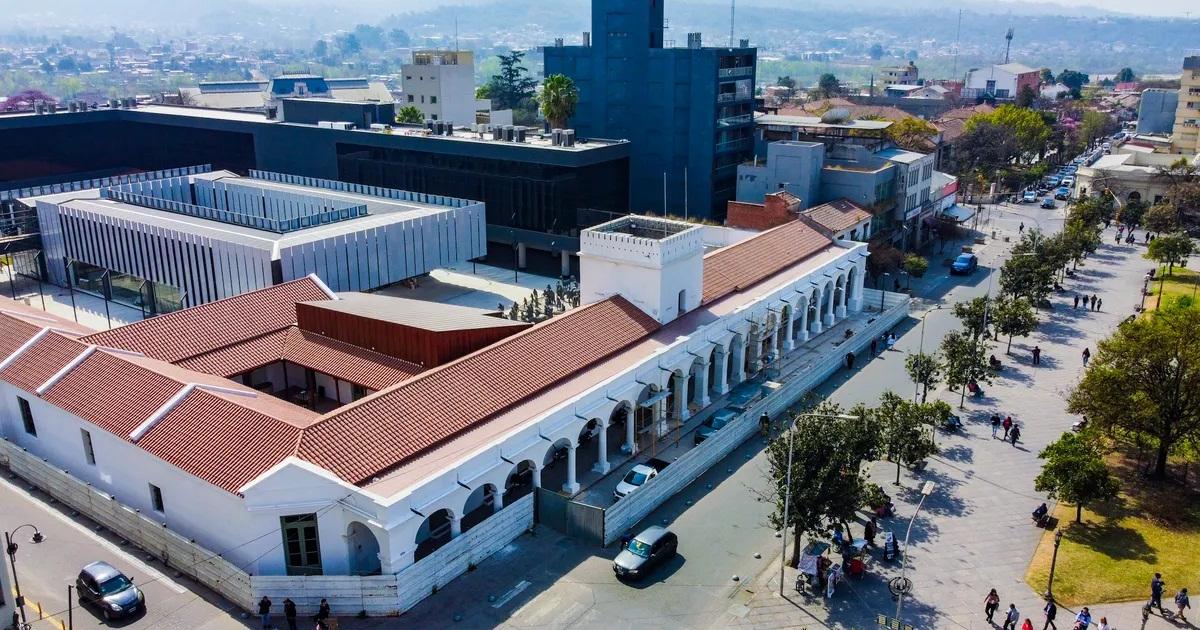 Celebracioacuten del Diacutea de la Independencia con muacutesica danza y tradicioacuten