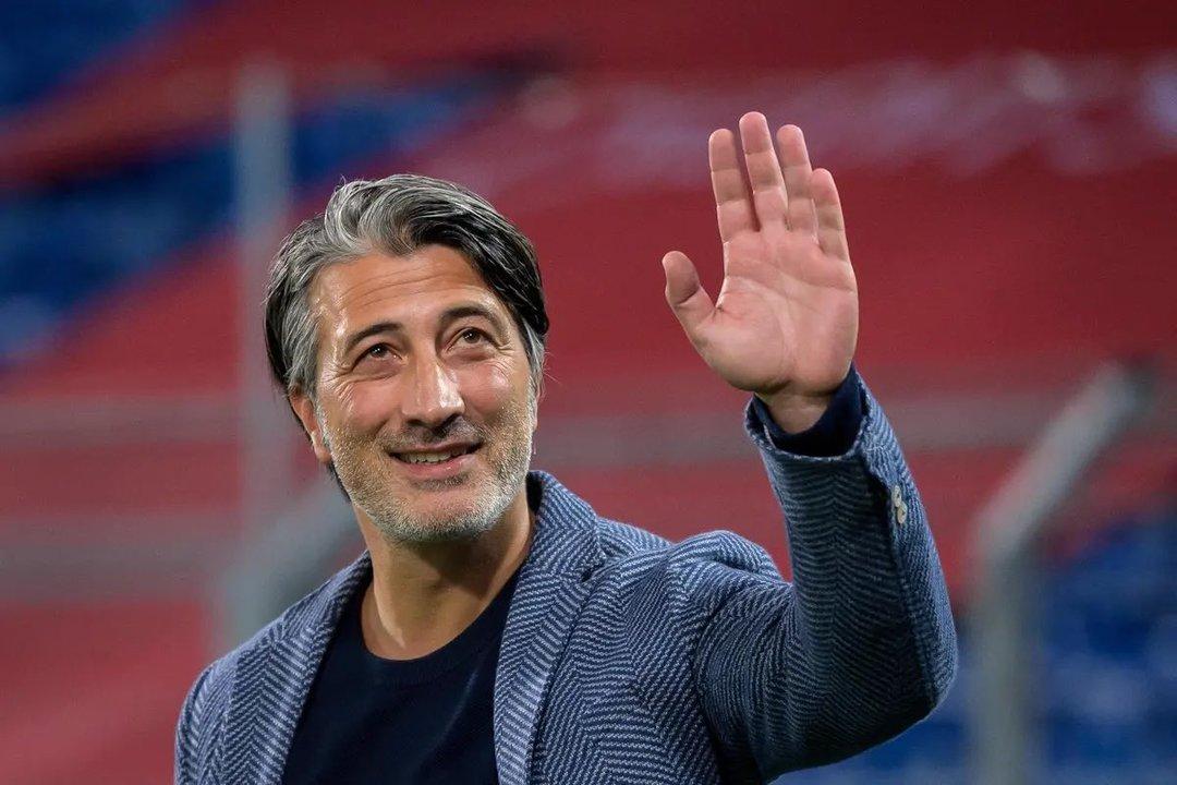 La historia de Murat Yakin el hijo de inmigrantes que llevoacute a Suiza a cuartos despueacutes de 72 antildeos