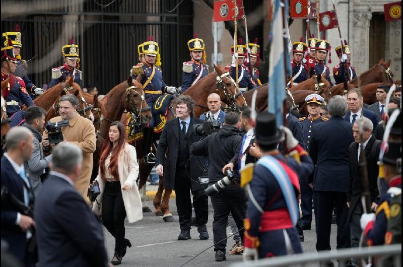 Sin Villarruel Javier Milei participoacute del Tedeum  patrio escoltado por su nuevo Gabinete