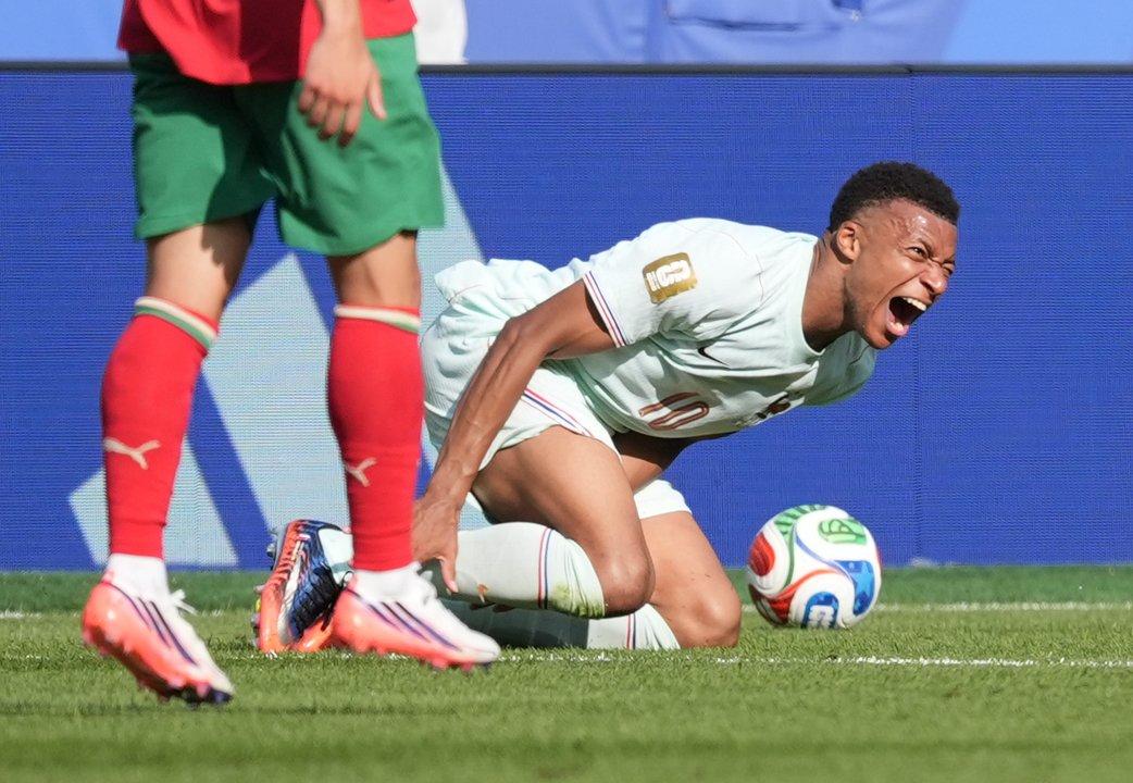 iquestAlerta en Francia Kylian Mbappeacute pidioacute el cambio durante los cuartos de final del Mundial 2026