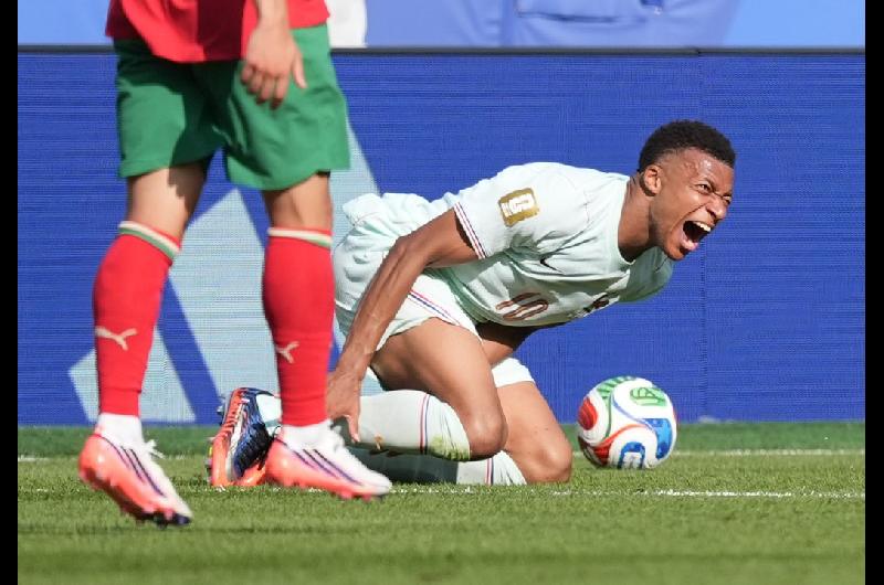 iquestAlerta en Francia Kylian Mbappeacute pidioacute el cambio durante los cuartos de final del Mundial 2026