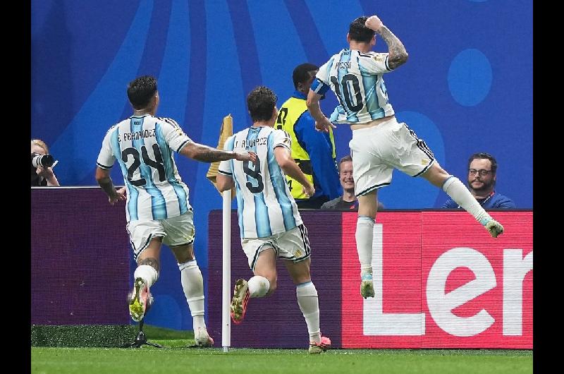El spot con el que Argentina homenajeoacute a Reneacute Favaloro y festejoacute el pase a cuartos del Mundial 2026