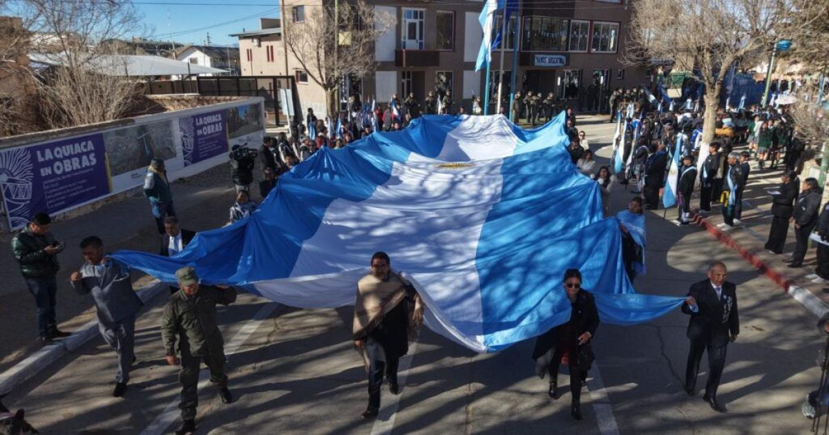 La Quiaca conmemoroacute el 210ordm aniversario de la Declaracioacuten de la Independencia
