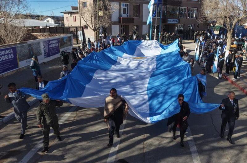 La Quiaca conmemoroacute el 210ordm aniversario de la Declaracioacuten de la Independencia