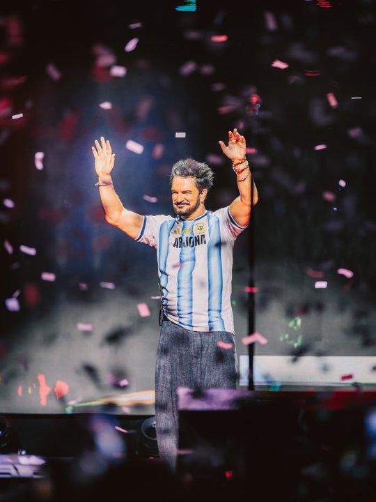 Ricardo Arjona terminoacute su residencia en Buenos Aires y coronoacute tres deacutecadas de historia