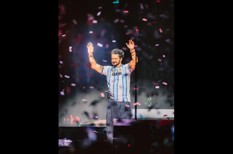Ricardo Arjona terminoacute su residencia en Buenos Aires y coronoacute tres deacutecadas de historia