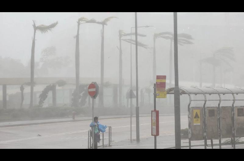 Tifoacuten Bavi azota Taiwaacuten dejando decenas de heridos y provocando evacuaciones masivas