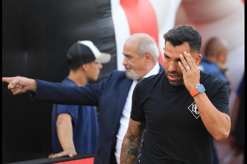 Carlos Tevez no descarta postularse para la presidencia de la Nacioacuten o de Boca
