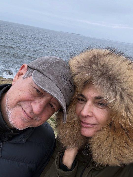 Mariana Arias compartioacute romaacutenticas postales con Eduardo Levy Yeyati desde Uruguay