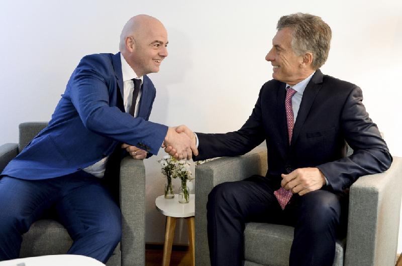 Mauricio Macri anuncioacute que la Fundacioacuten FIFA donaraacute un milloacuten de doacutelares para a Venezuela