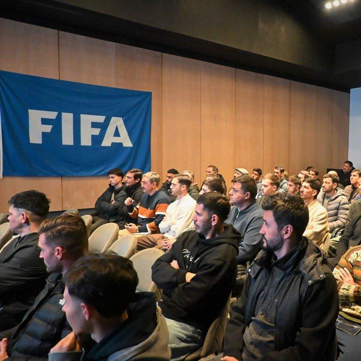 Las nuevas reglas de la FIFA implementadas en el Mundial que se aplicaraacuten en el fuacutetbol argentino