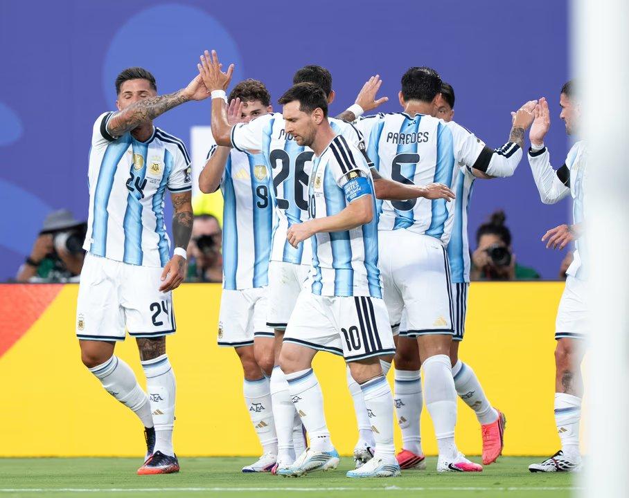 La Seleccioacuten argentina se entrenoacute por uacuteltima vez en Kansas y ya piensa en Inglaterra