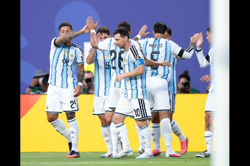 La Seleccioacuten argentina se entrenoacute por uacuteltima vez en Kansas y ya piensa en Inglaterra