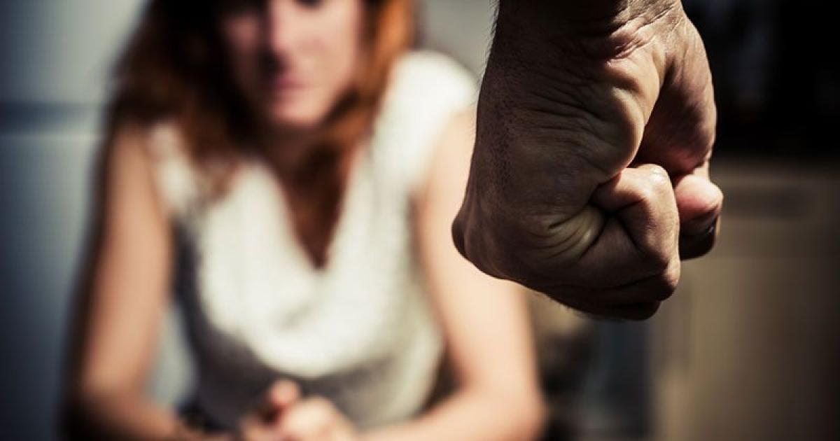 Fue a despedirse de su hija pero agredioacute y amenazoacute de muerte a su ex pareja 