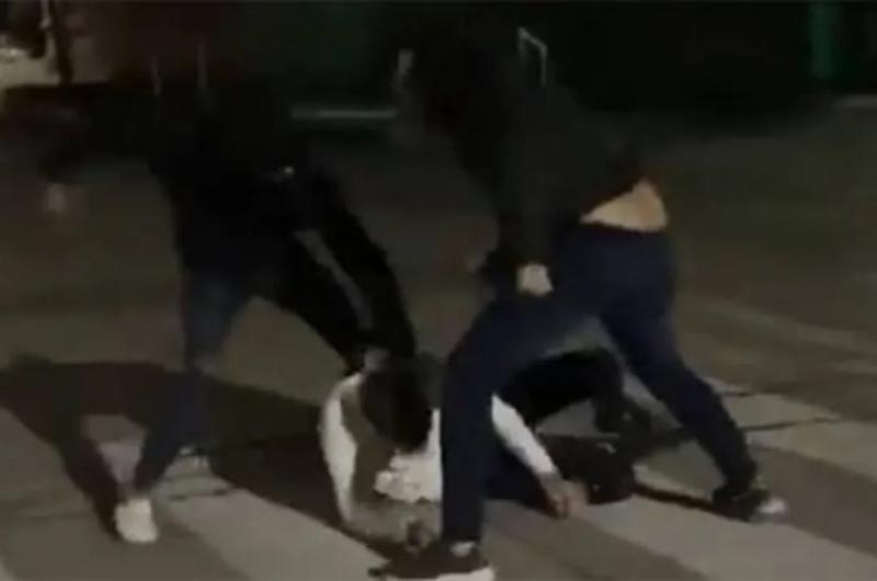 Fiesta clandestina terminoacute con un menor apuntildealado