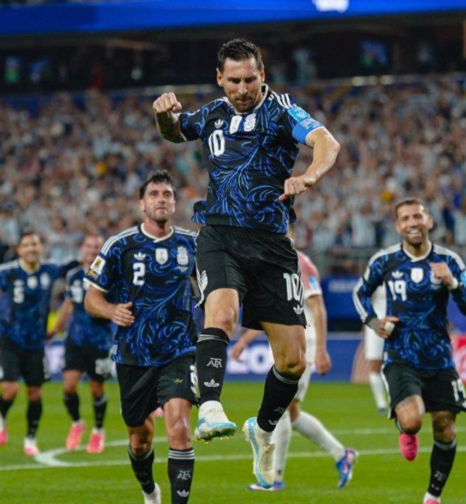El arte portentildeo del siglo XIX que esconde la camiseta que Argentina usaraacute ante Inglaterra