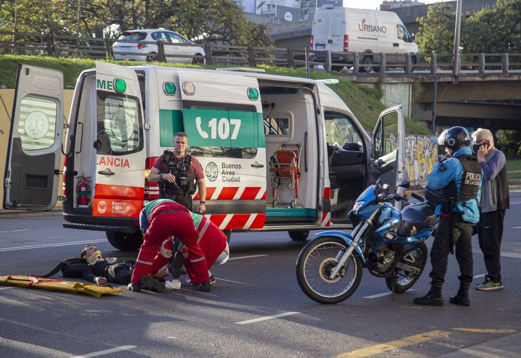 Argentina - Inglaterra- un hombre fue trasladado por un dolor en el pecho y hay seis pacientes
