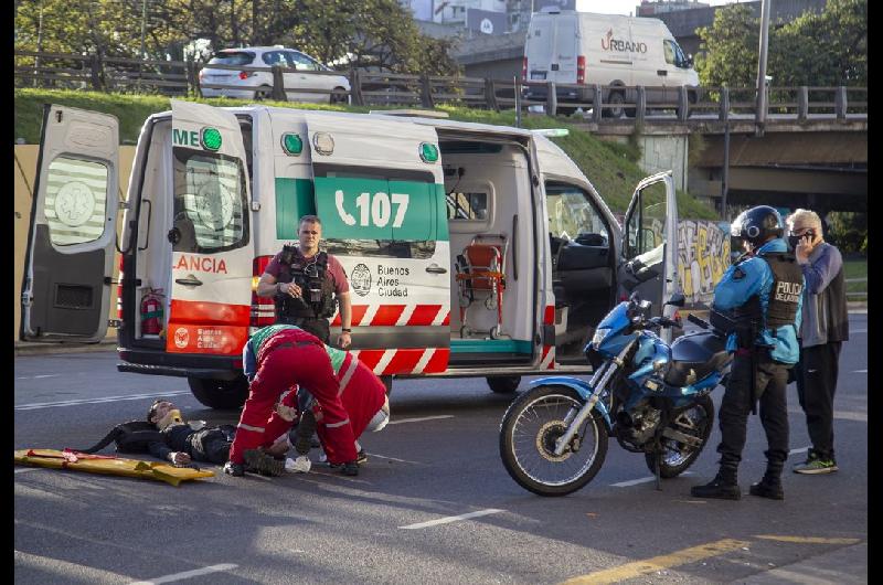 Argentina - Inglaterra- un hombre fue trasladado por un dolor en el pecho y hay seis pacientes