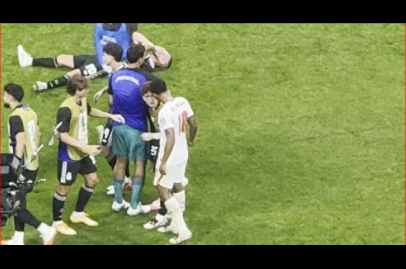 Escaacutendalo en el Mundial- cobarde cachetazo de Bellingham al ldquoColordquo Barco tras la eliminacioacuten de Inglaterra
