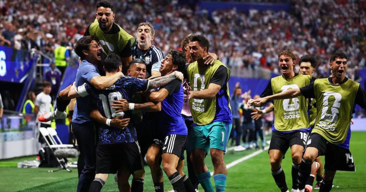 Argentina hace historia y otra vez es finalista