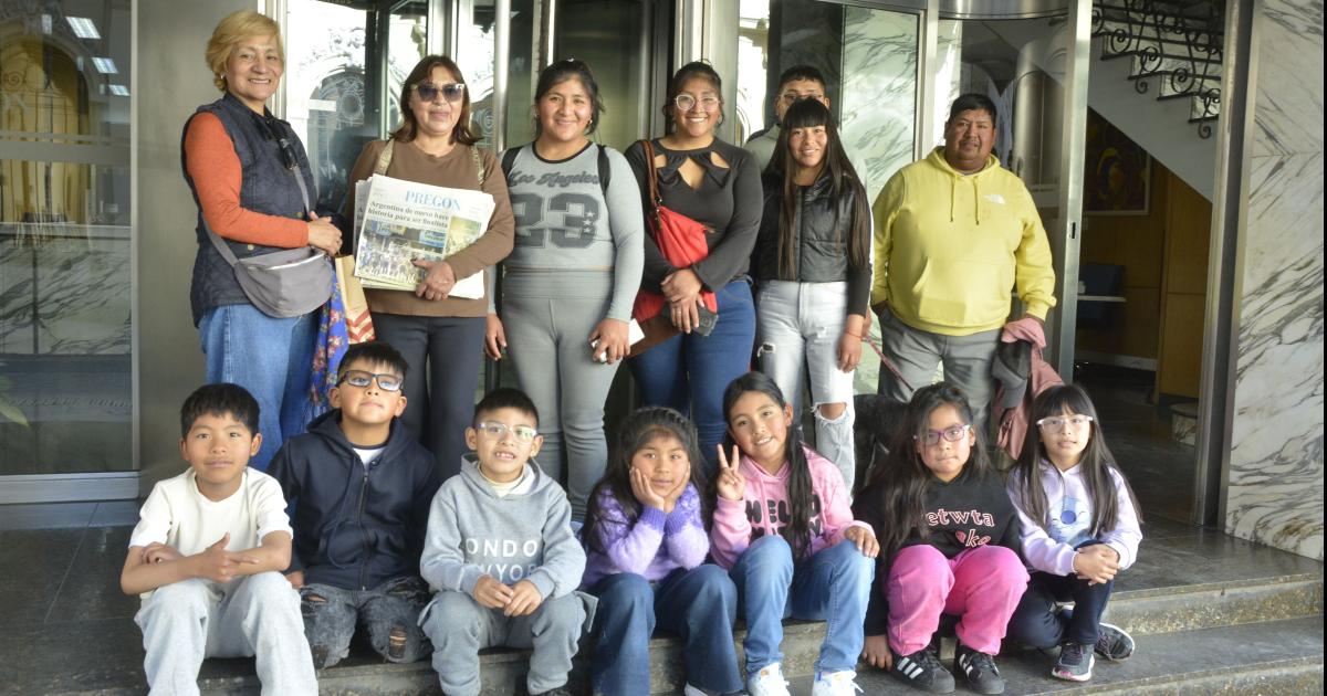 Nintildeos de Susques visitaron Diario Pregoacuten