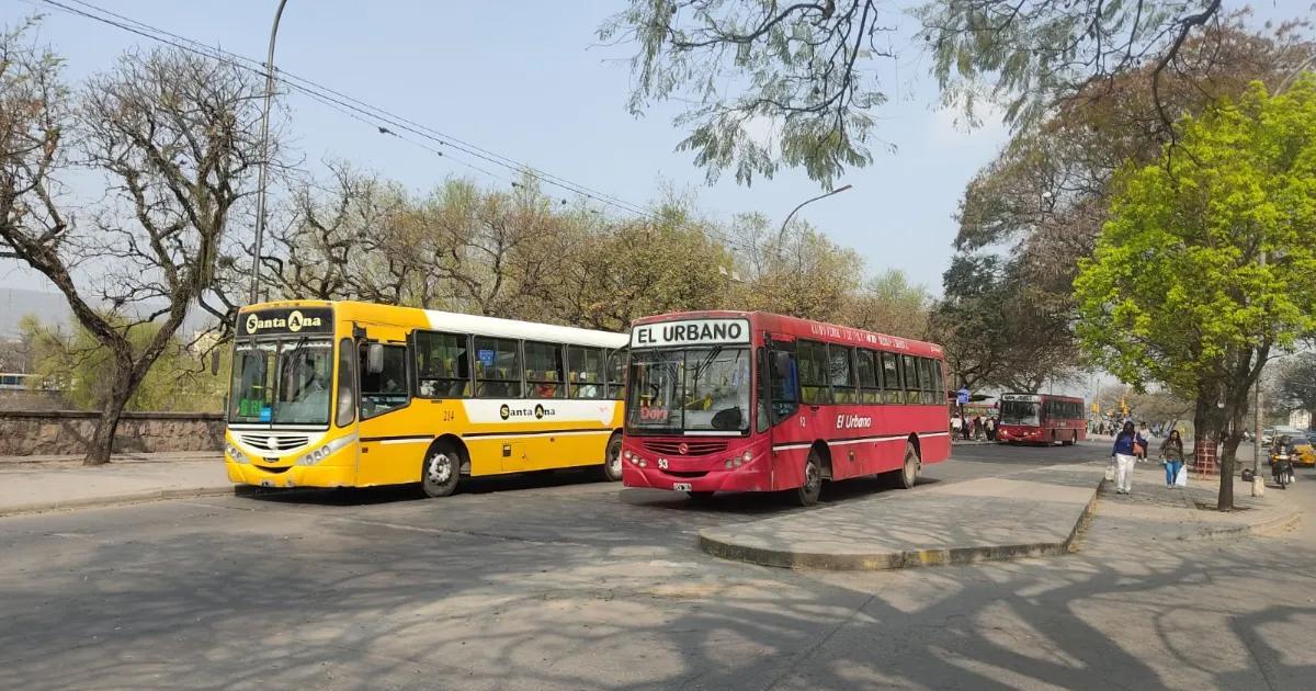 Choferes denuncian deudas despidos y persecucioacuten en el transporte urbano de pasajeros