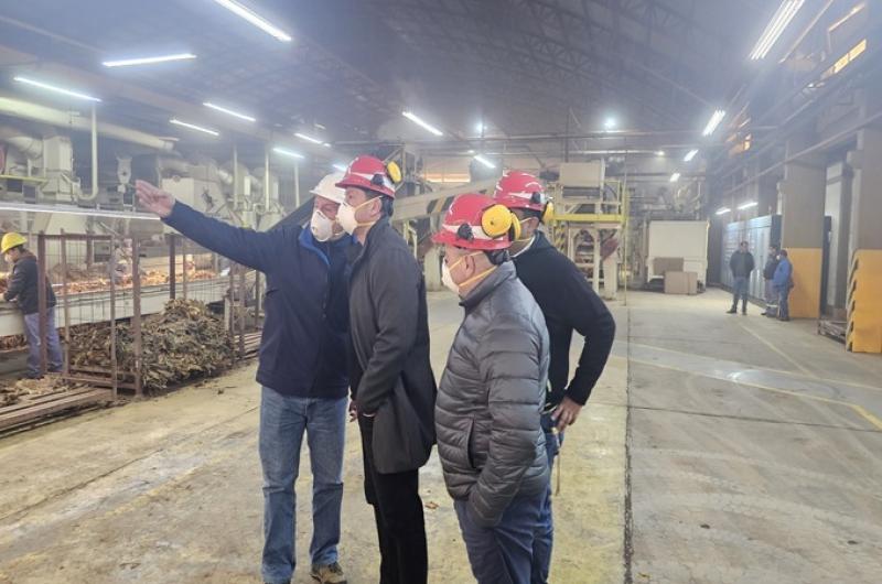 El coordinador nacional del FET recorrioacute la Cooperativa de Tabacaleros