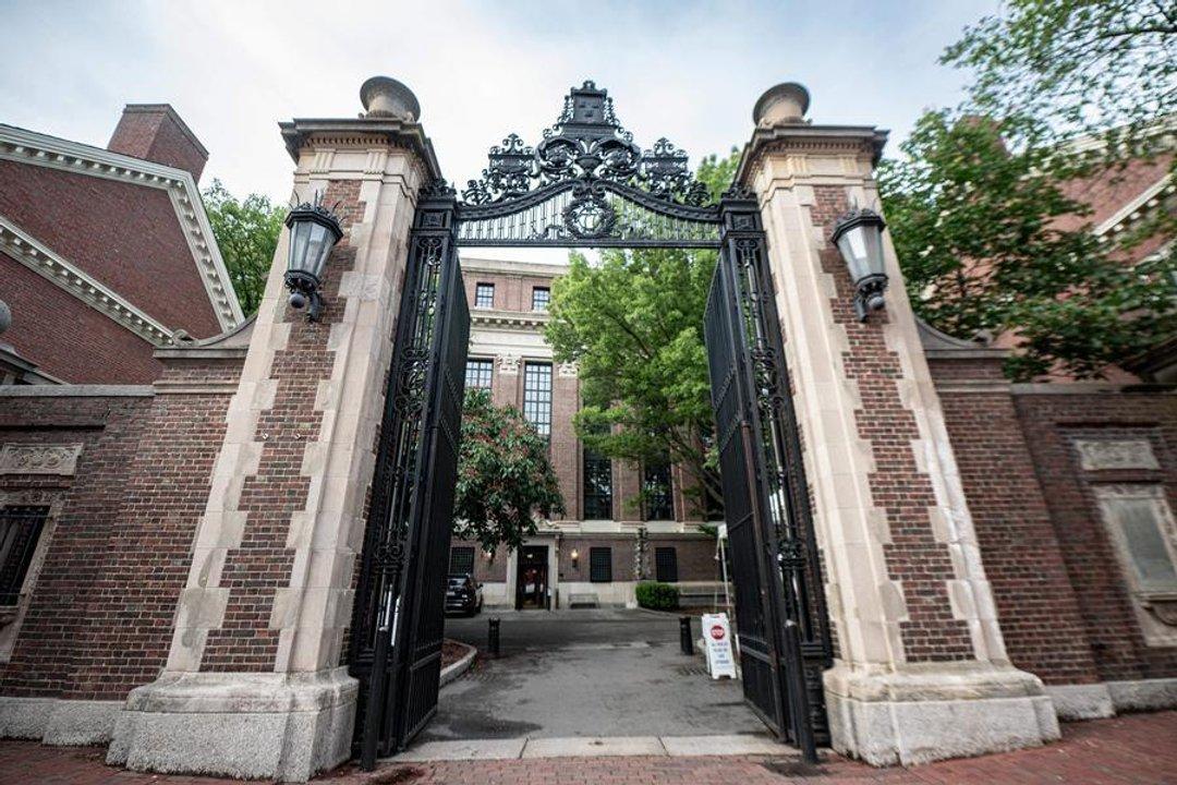 La administracioacuten Trump limita las visas a estudiantes internacionales- cuaacutentos antildeos pueden quedarse