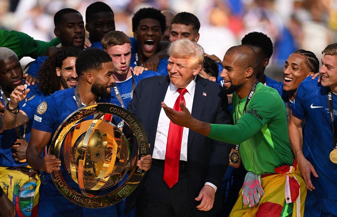 Donald Trump estaraacute en la final del Mundial 2026 y seraacute el encargado de entregar la copa