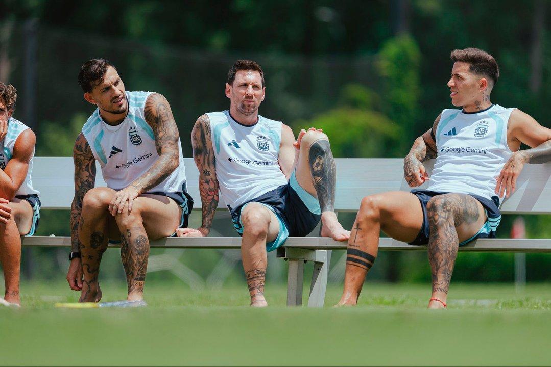 La posible formacioacuten de la Seleccioacuten argentina para enfrentar a Espantildea en la final del Mundial 2026