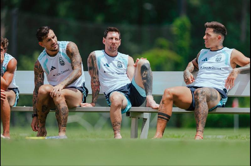 La posible formacioacuten de la Seleccioacuten argentina para enfrentar a Espantildea en la final del Mundial 2026
