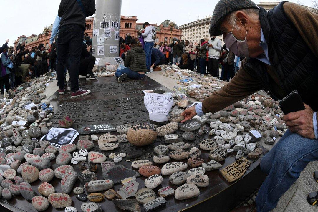 Mundial 2026- retiraron temporalmente el memorial de las viacutectimas de la pandemia en Plaza de Mayo