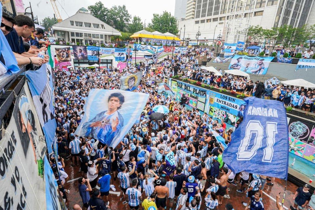 Caos a horas de la final- argentinos varados y reventas imposibles para ver a la Seleccioacuten