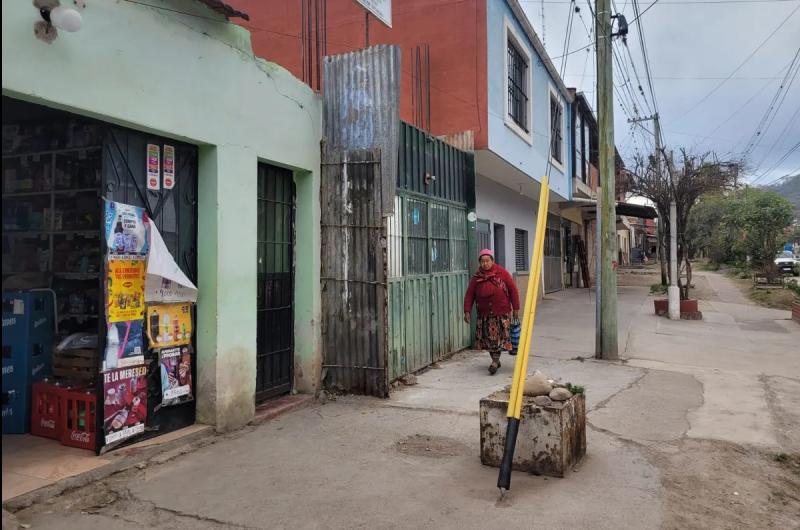 Pequentildeos comercios capitalinos pagan fortuna de luz y sufrieron peacuterdidas totales