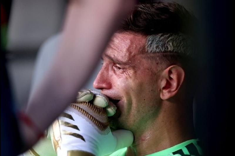 El padre del ldquoDiburdquo habloacute sobre la continuidad del arquero- ldquoLo que haraacute o no lo decidiraacute eacutelrdquo