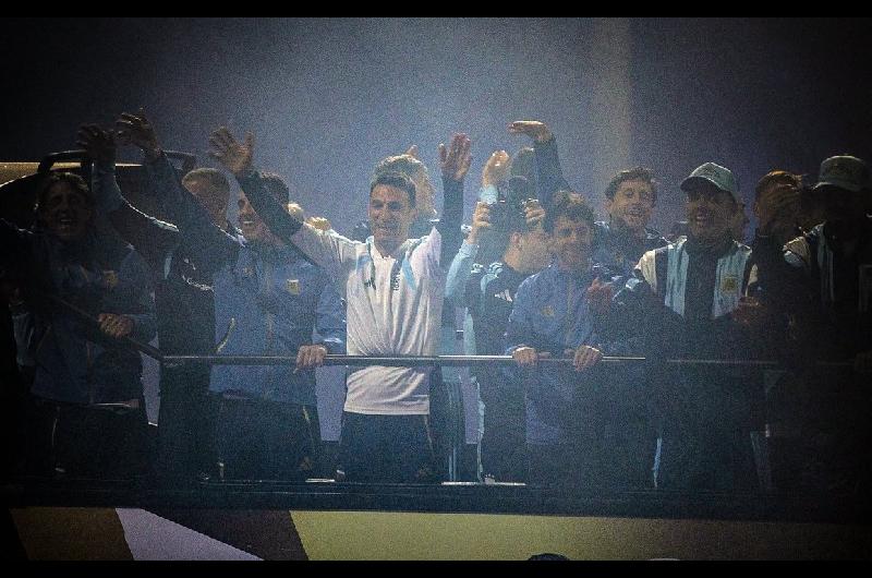 Lionel Scaloni habloacute sobre el carintildeo de los hinchas en Pujato- ldquoEs una caricia al almardquo