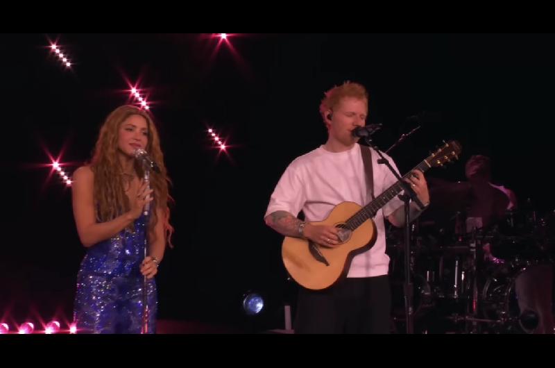 Shakira estrenoacute ldquoUnderneath your Clothesrdquo en vivo su colaboracioacuten con Ed Sheeran