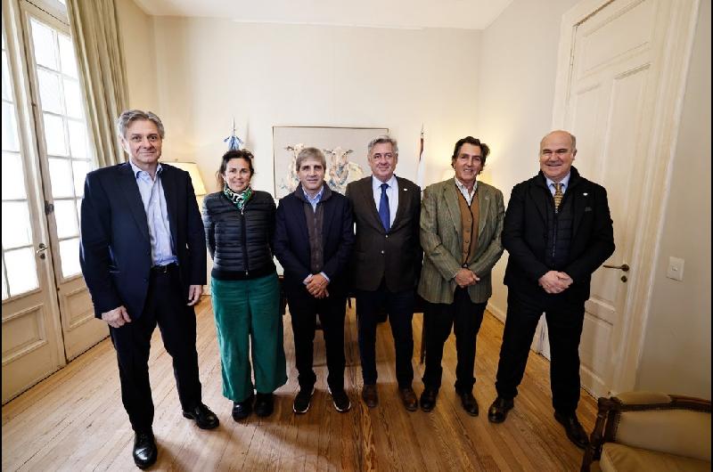 Luis Caputo visitoacute la Rural y enfrioacute las expectativas sobre un anuncio en la baja de las retenciones
