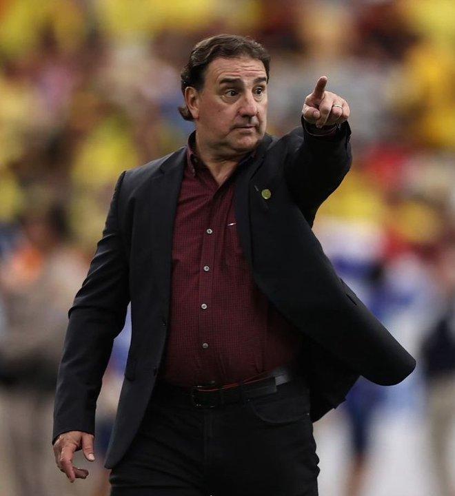 Colombia confirmoacute la renovacioacuten de Neacutestor Lorenzo como director teacutecnico