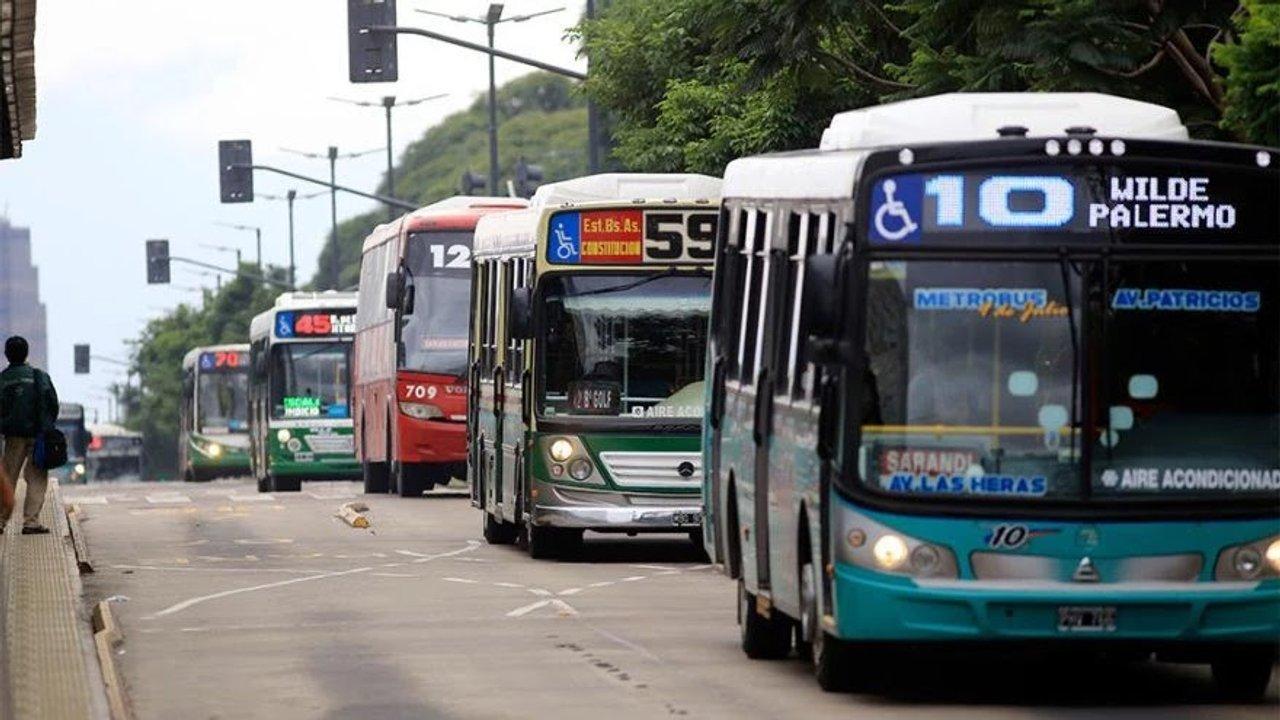 El Gobierno flexibilizoacute normas para el funcionamiento de colectivos con maacutes de 10 antildeos de uso