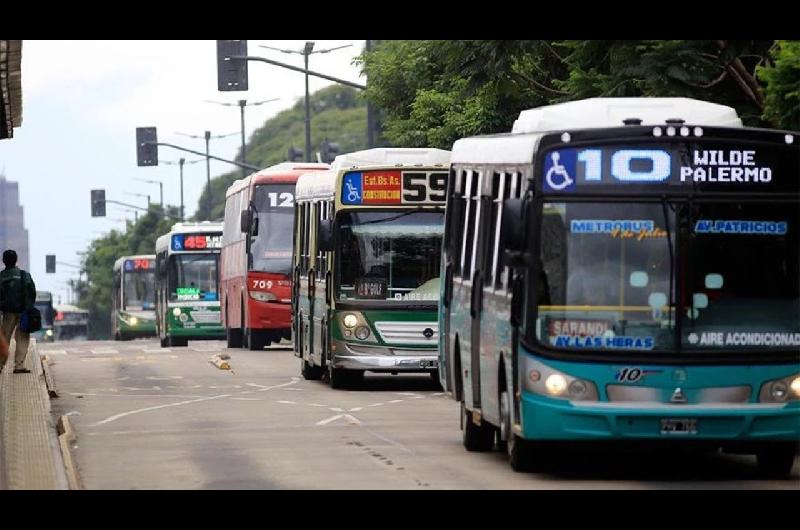 El Gobierno flexibilizoacute normas para el funcionamiento de colectivos con maacutes de 10 antildeos de uso