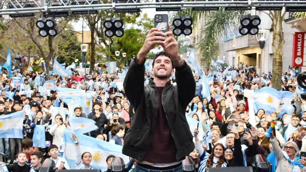 Senesi fue declarado ciudadano ilustre en Concordia y recordoacute la jugada del final- ldquoNo me la puedo sacar de la cabeza