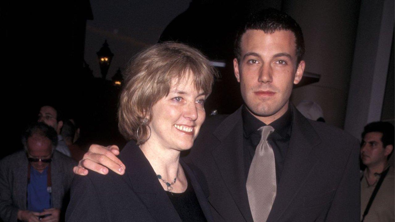 ldquoCaacutencer de paacutencreasrdquo- el difiacutecil momento de Ben Affleck tras la muerte de su madre