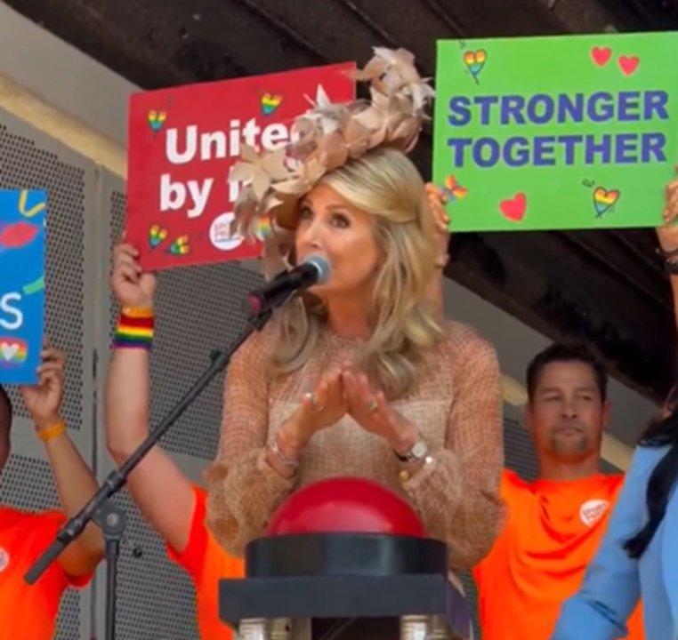 Maacutexima de los Paiacuteses Bajos inaugura el WorldPride y se convierte en la primera reina en abrir el Orgullo LGBT