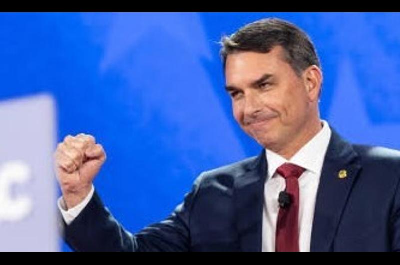 Partido Liberal oficializoacute la candidatura presidencial de Flaacutevio Bolsonaro en Brasil
