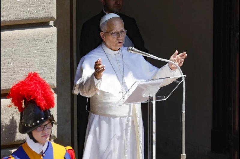 El papa Leoacuten XIV llamoacute a discernir lo esencial ante el consumismo y la guerra