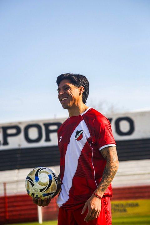 Enzo Peacuterez fue expulsado en su segundo partido con Deportivo Maipuacute