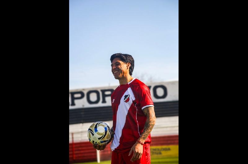 Enzo Peacuterez fue expulsado en su segundo partido con Deportivo Maipuacute