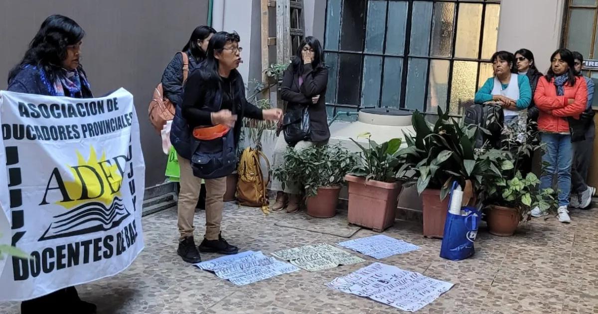 Las bases de ADEP cuestionan al gobierno y ratifican el paro