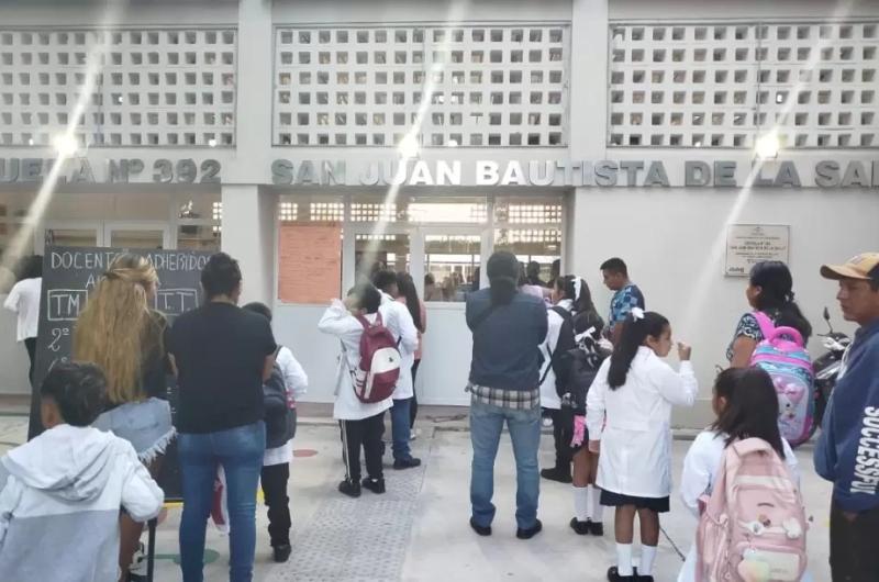Los estudiantes jujentildeos regresan a las aulas tras el receso vacacional 